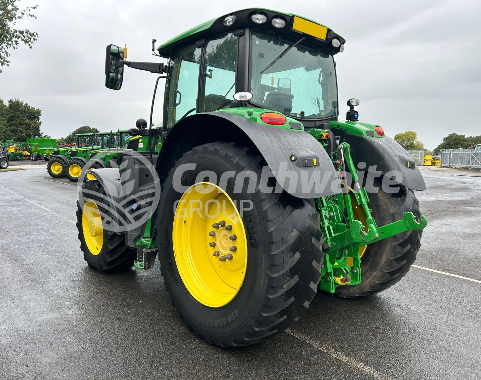 John Deere 6R 215