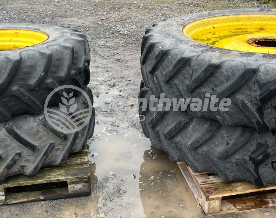 John Deere Row Crop Wheels 380/90R46 & 380/85R30 BKT tyres