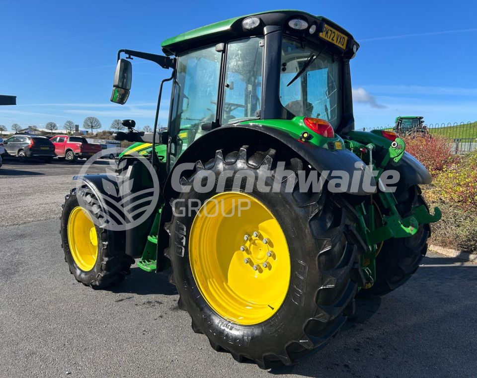 John Deere 6120M