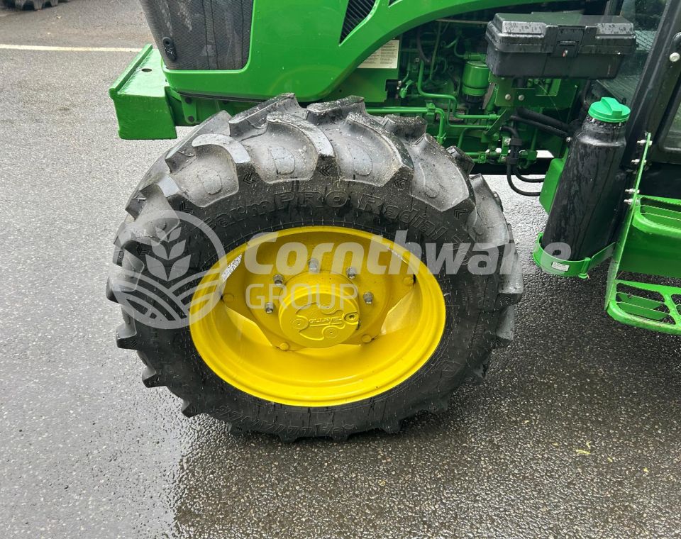 John Deere 5075E