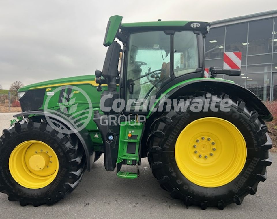 John Deere 6R 250