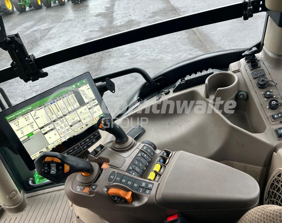 John Deere 6R 215