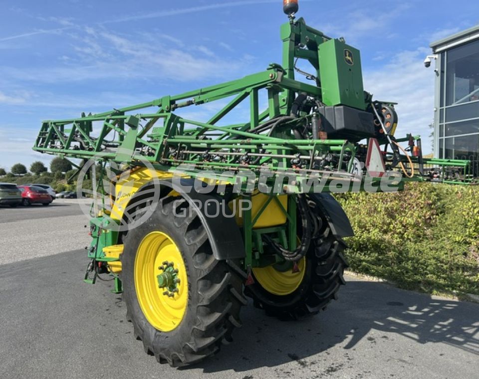 John Deere M724 Trailed Sprayer