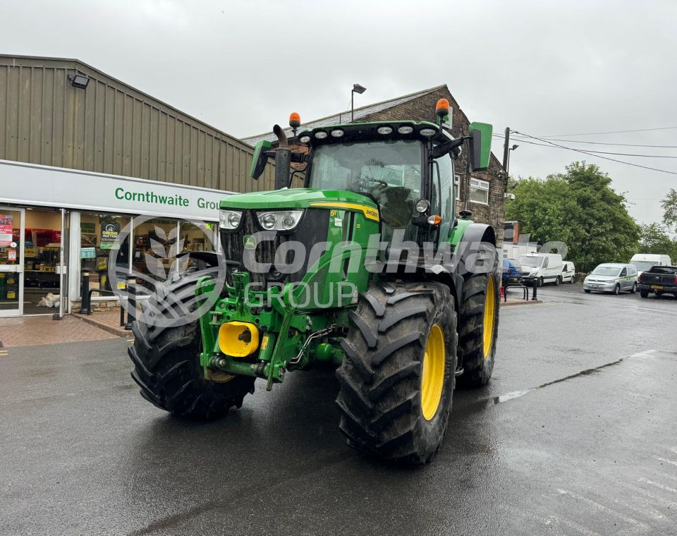 John Deere 6R 215