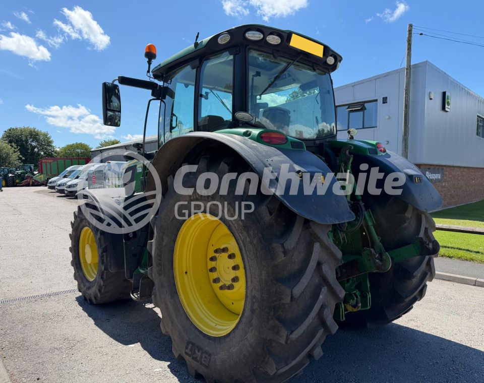 John Deere 6215R