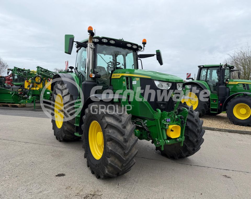 John Deere 6R 215