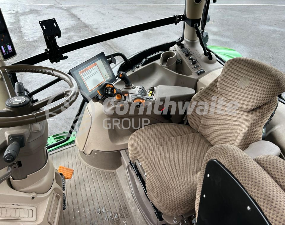 John Deere 6R 215