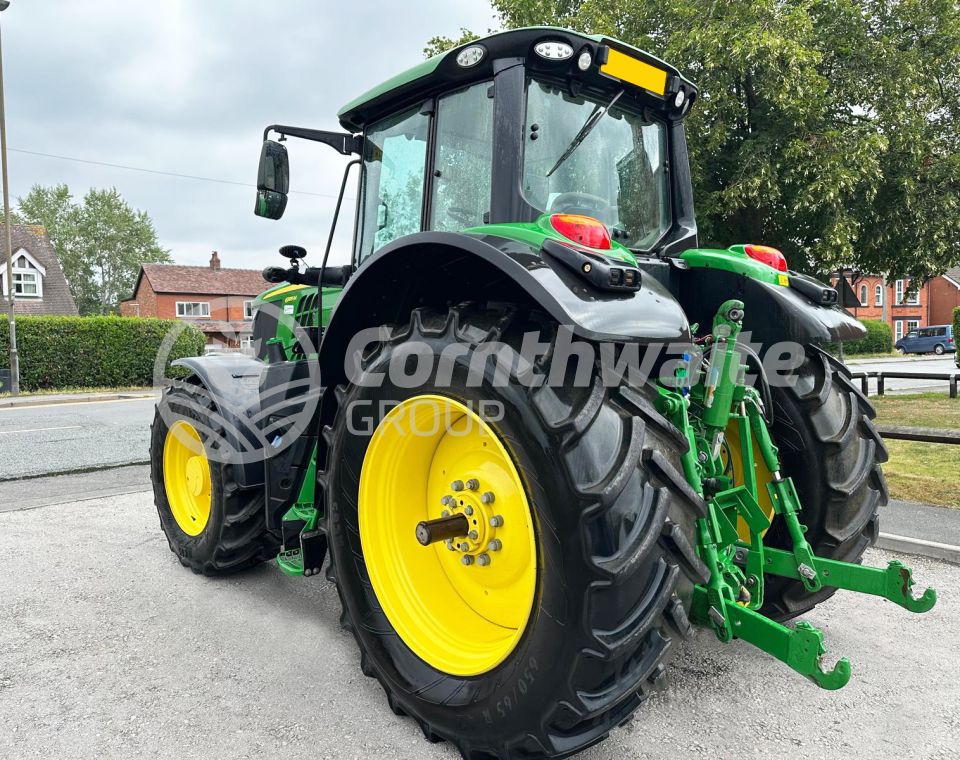 John Deere 6195M