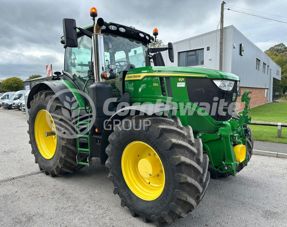 John Deere 6R 250