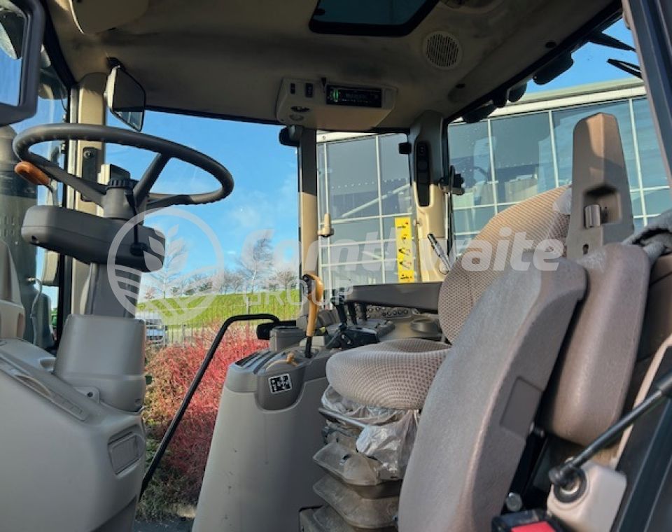 John Deere 6110M