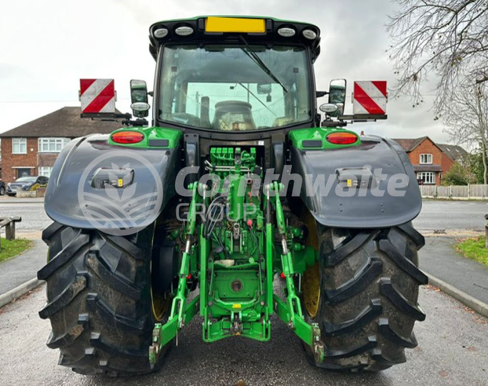 John Deere 6215R