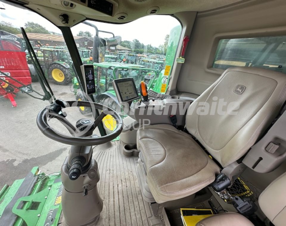 John Deere T670i