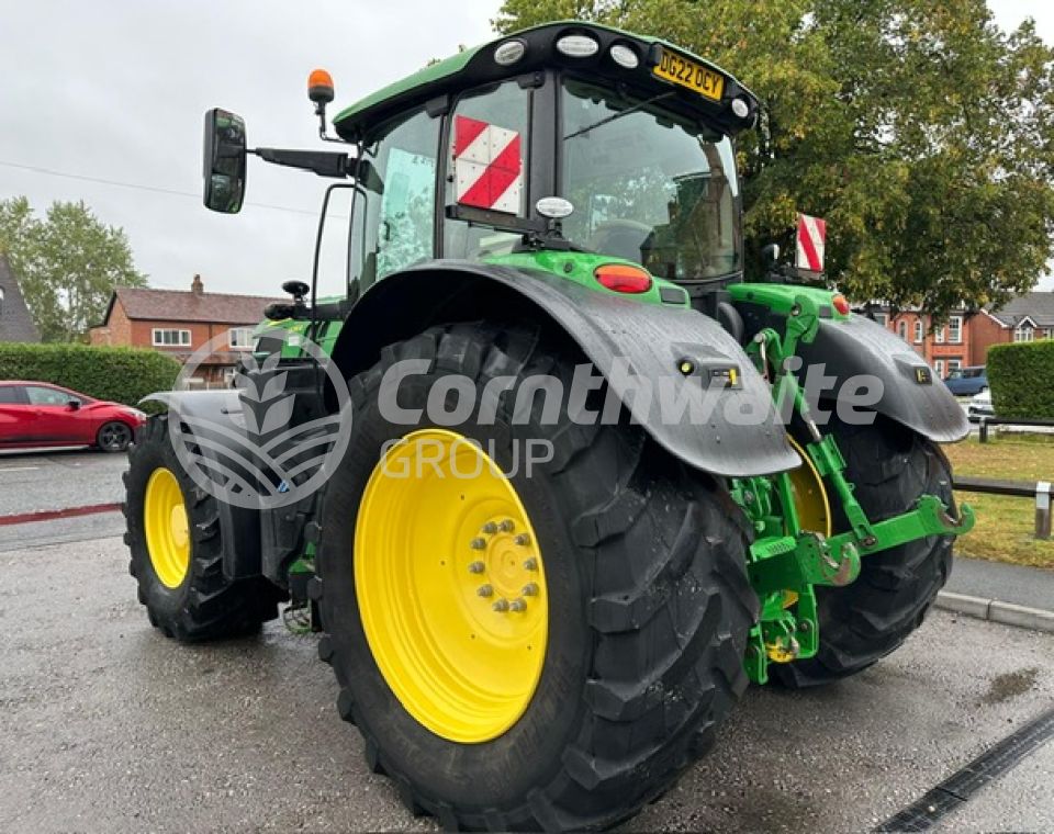 John Deere 6215R                         