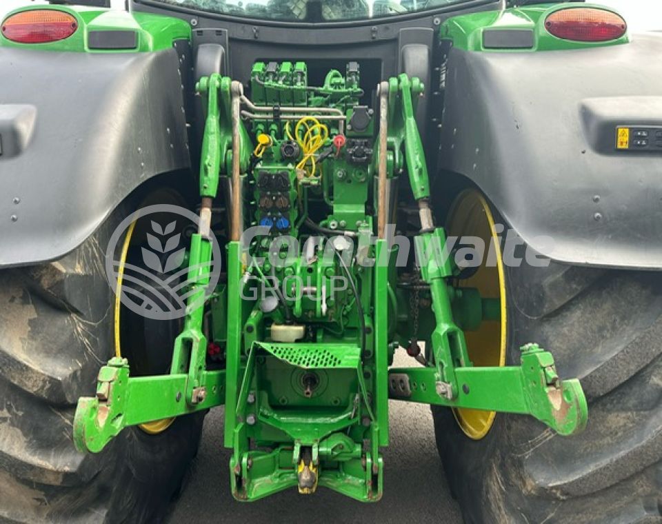 John Deere 6R 215