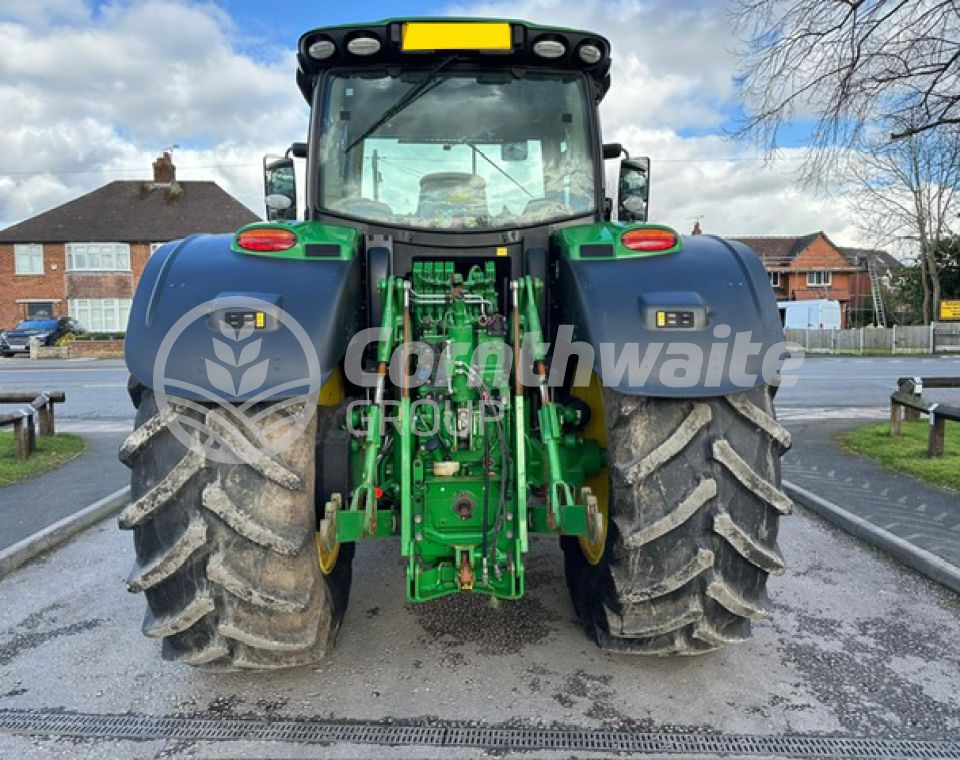 John Deere 6215R