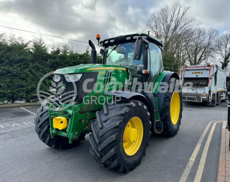 John Deere 6215R
