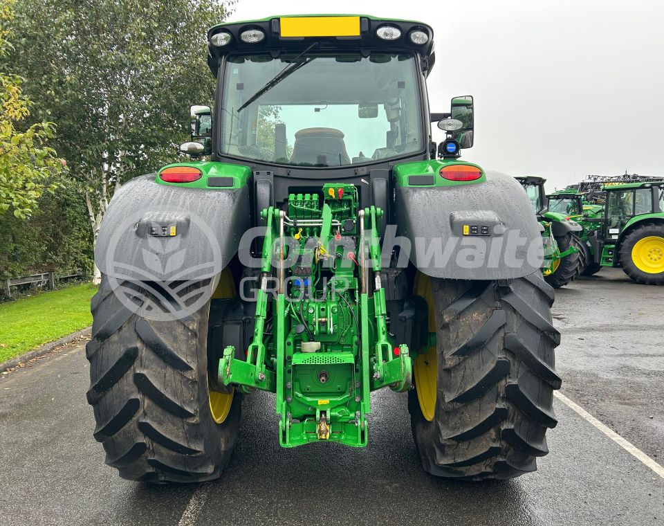 John Deere 6R 215