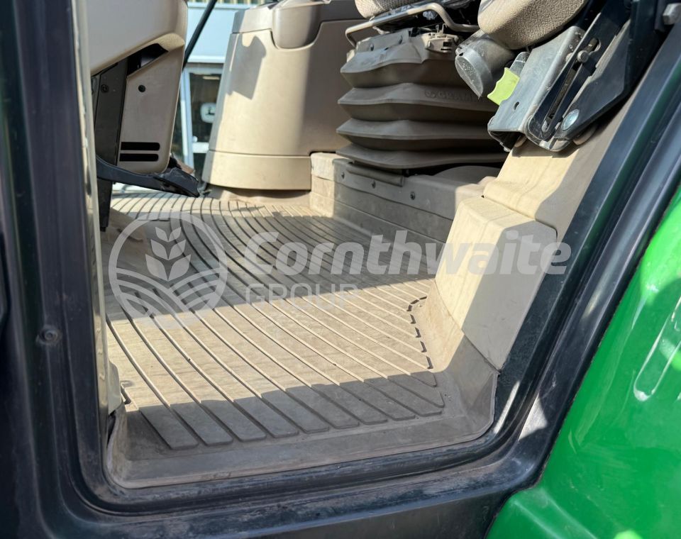 John Deere 6120M