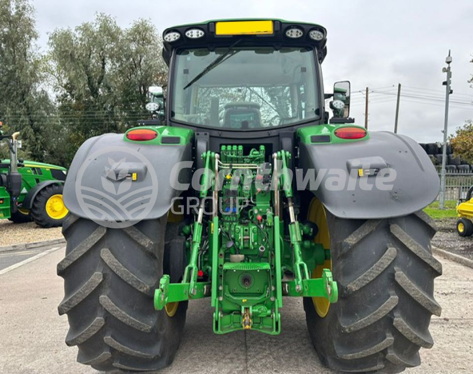 John Deere 6215R
