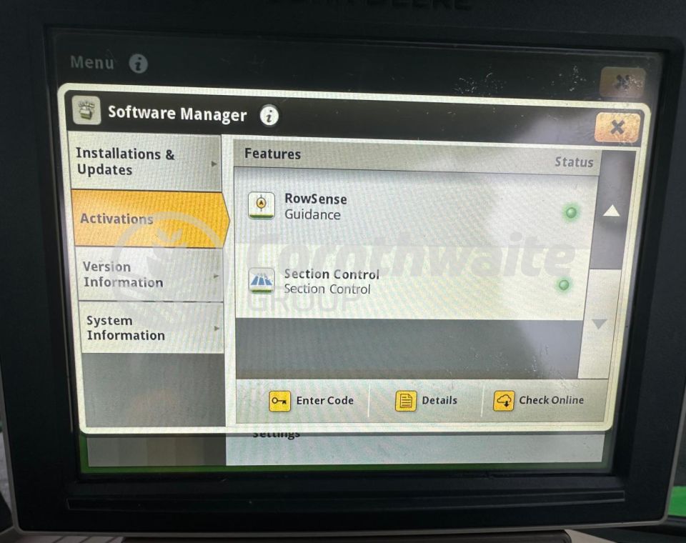 John Deere 6215R                         