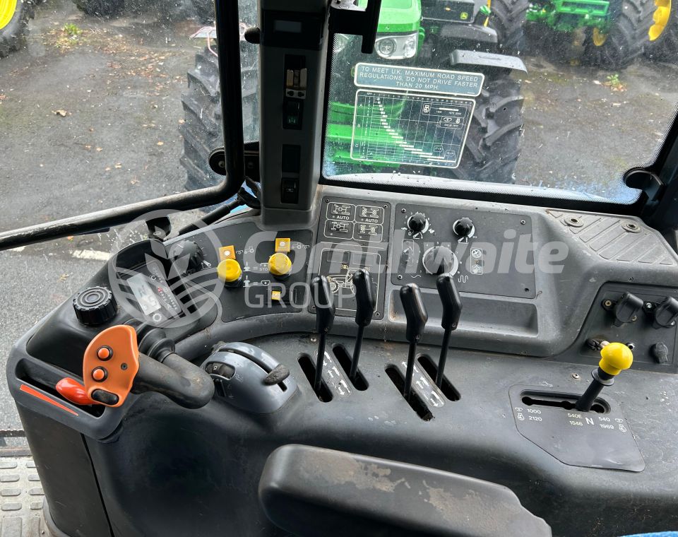 New Holland TM140