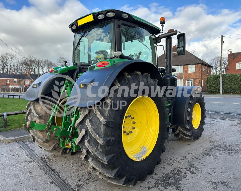 John Deere 6215R