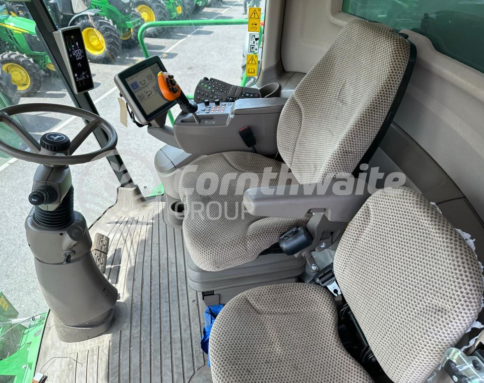 John Deere T560i