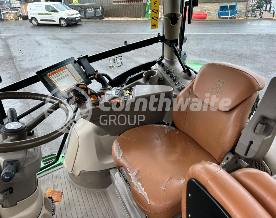 John Deere 6R 215
