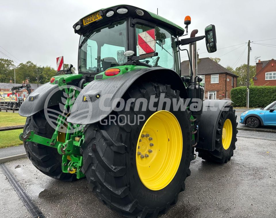 John Deere 6215R                         