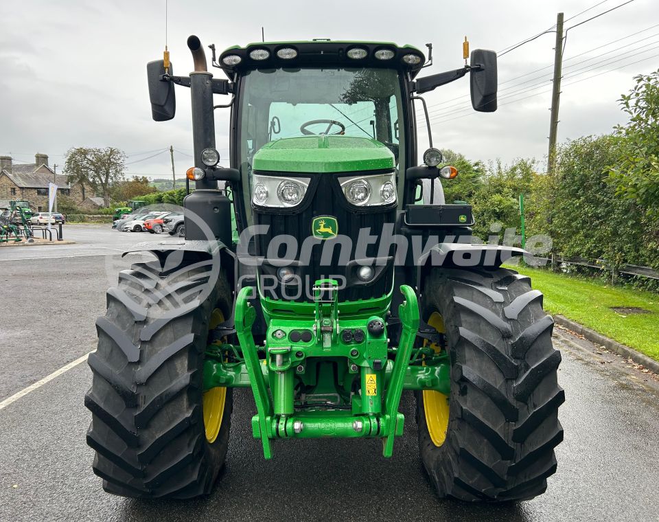 John Deere 6R 215