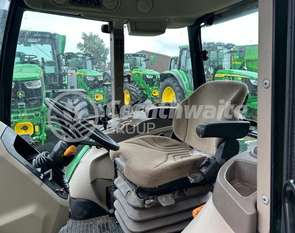 John Deere 5075E