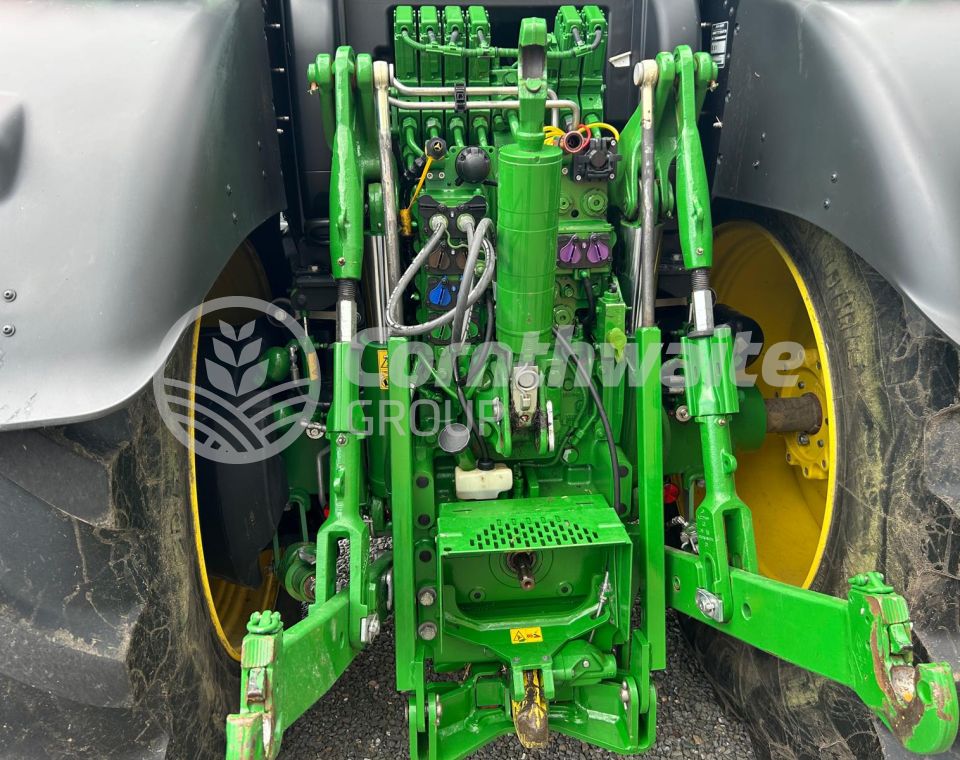 John Deere 6R 215