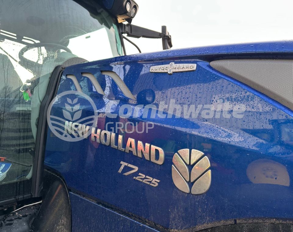 New Holland T7 225