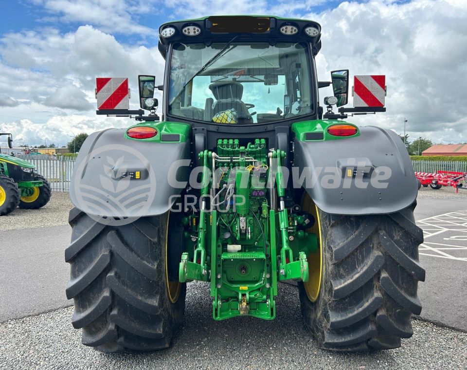 John Deere 6R 215