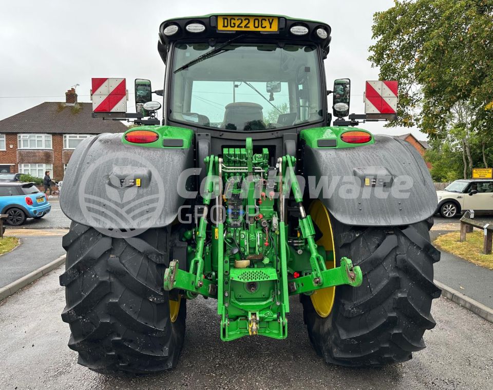 John Deere 6215R                         