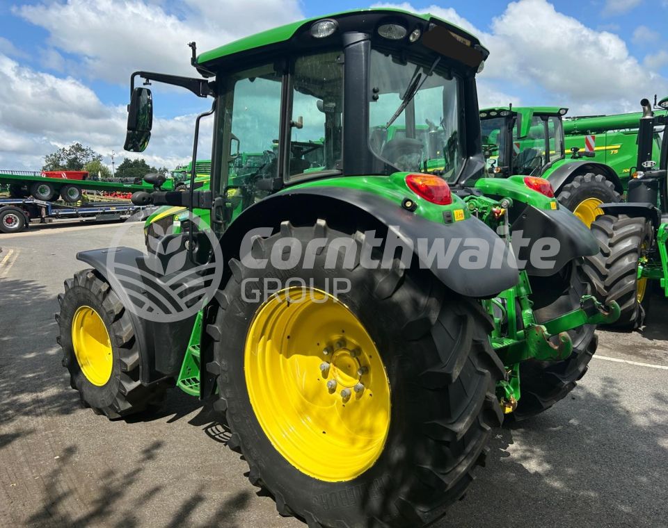 John Deere 6120M