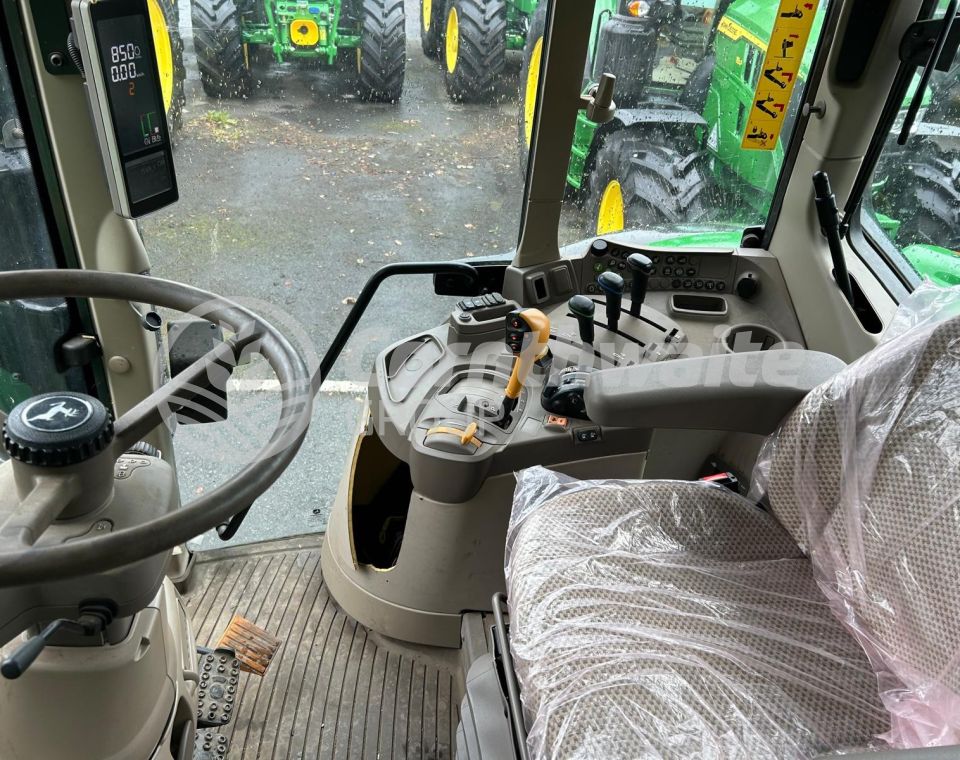 John Deere 6120M