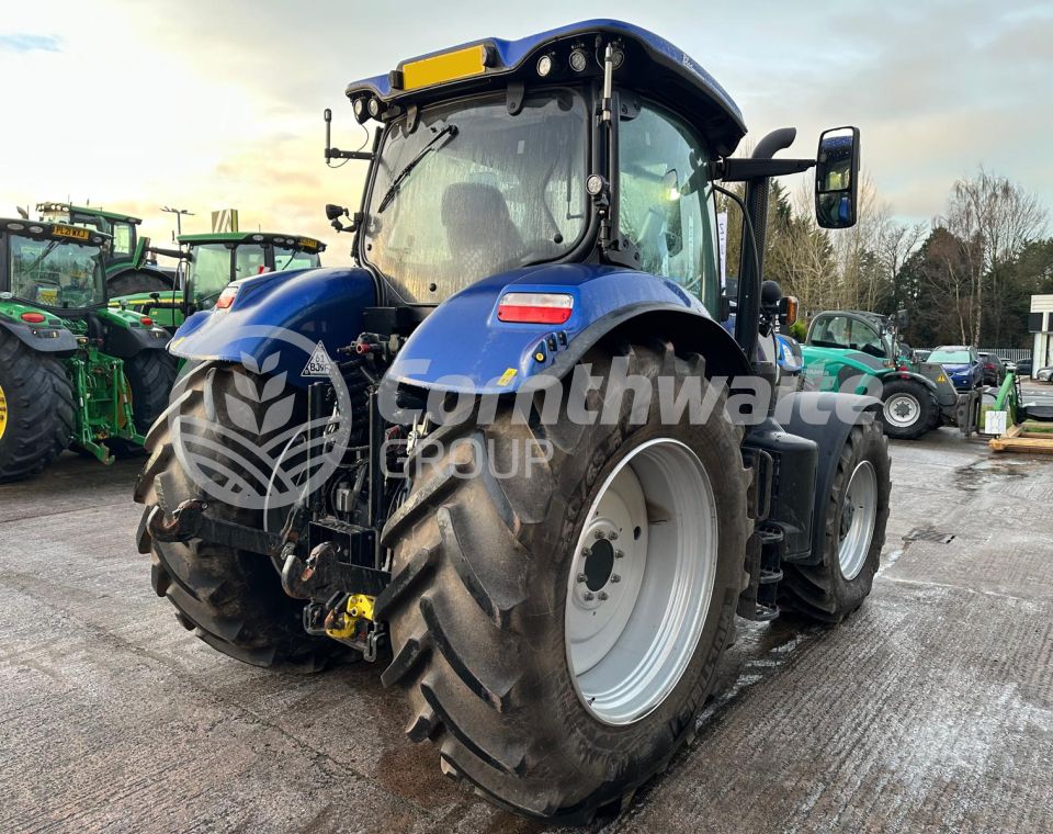 New Holland T7 225