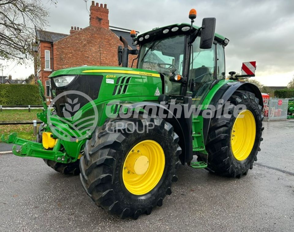 John Deere 6215R