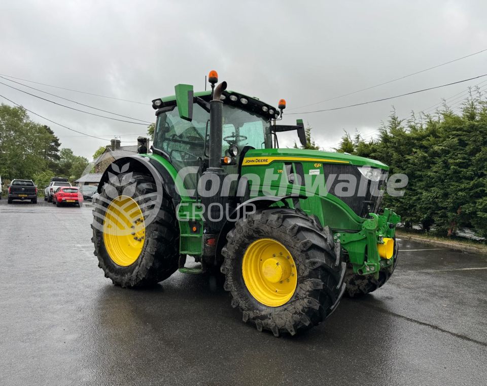 John Deere 6R 215
