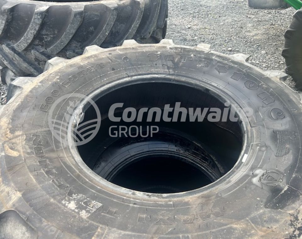 Firestone Pair of 650/65/42  Pair of 600/65/28