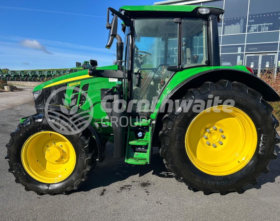 John Deere 6120M