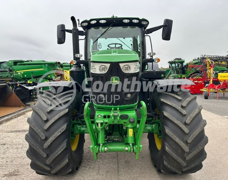 John Deere 6215R
