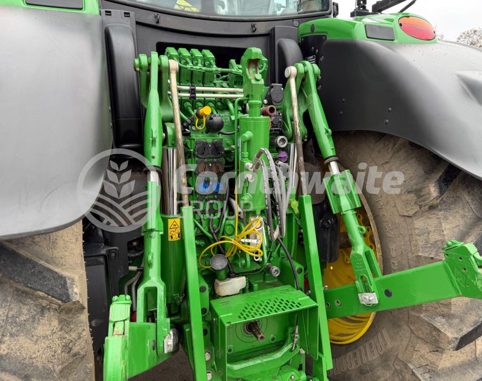 John Deere 6R 215