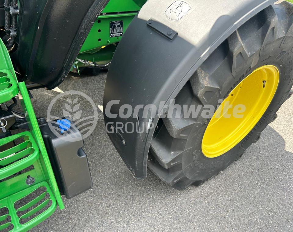 John Deere 6120M
