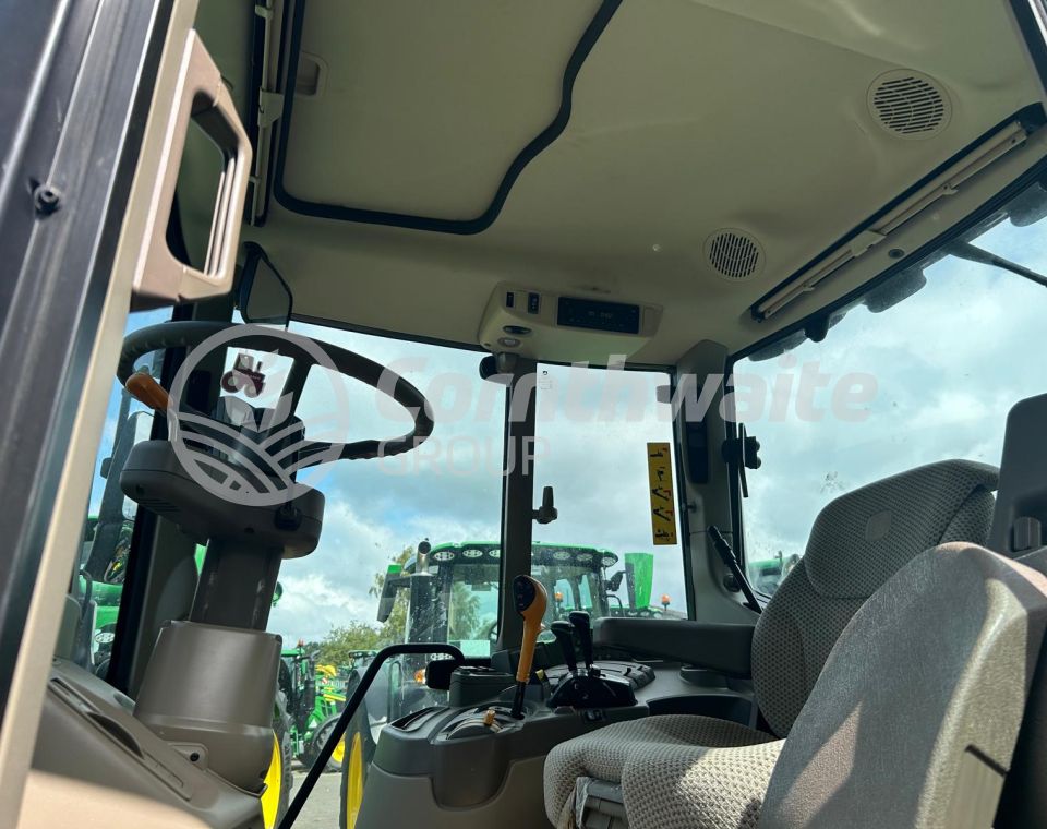 John Deere 6120M