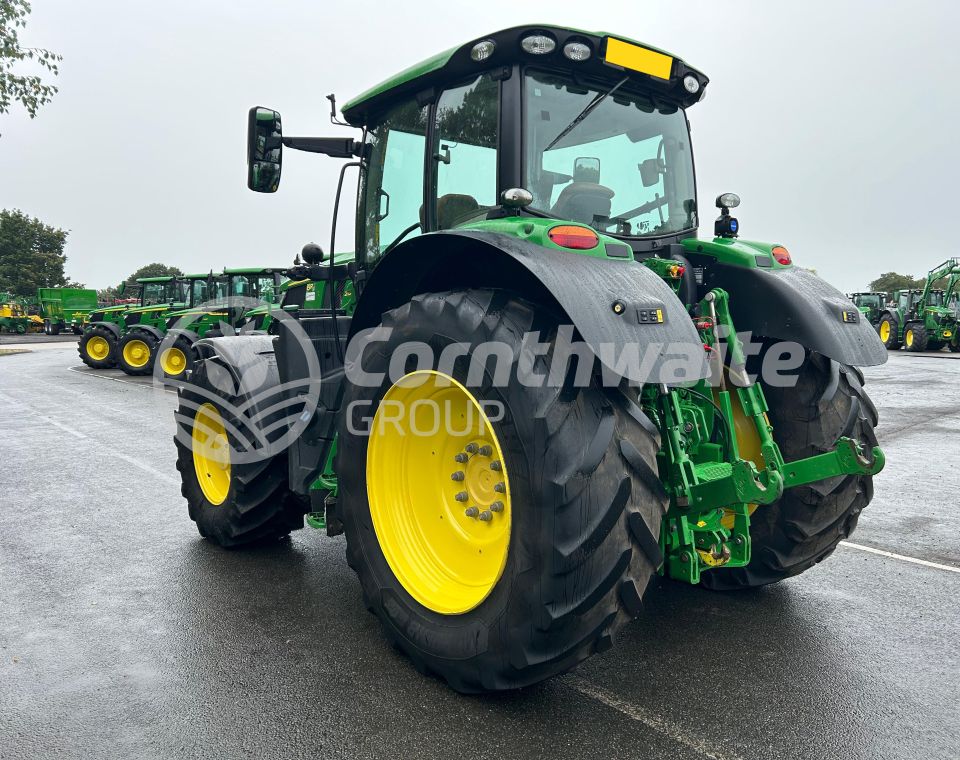 John Deere 6R 215
