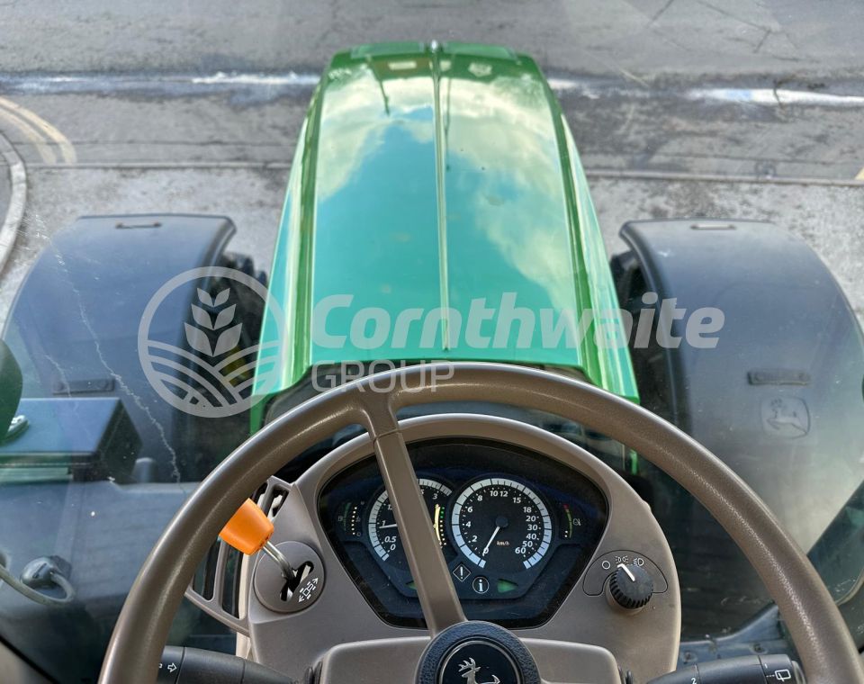John Deere 6215R