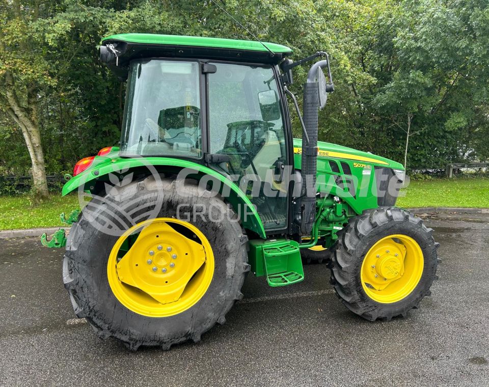 John Deere 5075E