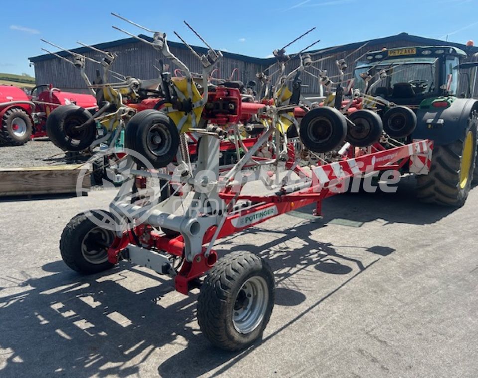 Pottinger Hit 10.11T Trailed Tedder 